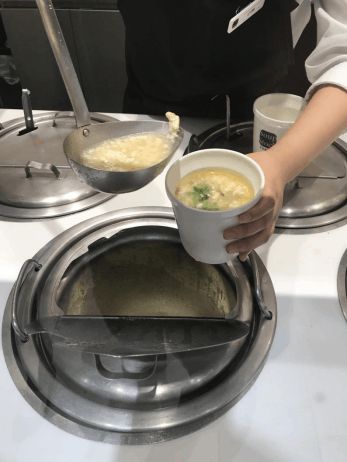 破繭成蝶 餐飲管理食堂承包的“走出去”戰(zhàn)略